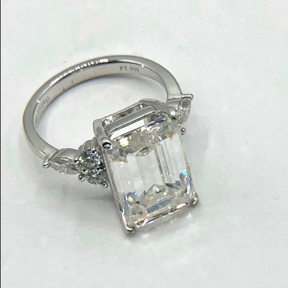Platinum 8ct D VVS1 Emerald cut Moissanite Ring - Picture 3 of 11